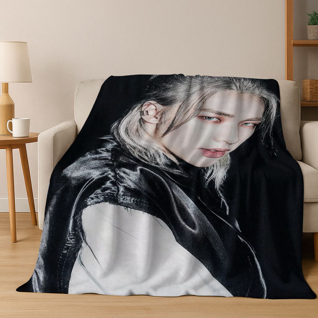 3D Hyunjin Solo KPOP Singer Flannel Blanket,Warm and Cozy Soft Throw Blanket for Home Bedroom Bed Sofa Picnic Office Cover Gift