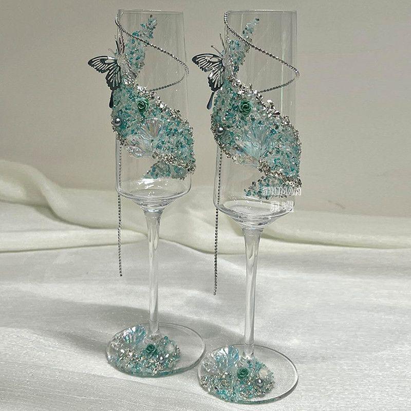 

Набір елегантних келихів для заручин своїми руками: Ідеальний ручний подарунок для наречених та молодят, ідеально підходить для фотографій та святкувань.