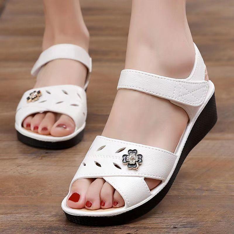 2026 New Women's Summer One Word Wedges Casual Sandal Soft Sole Non Slip Hook Outdoor Mom's Sandals Elderly Sandal