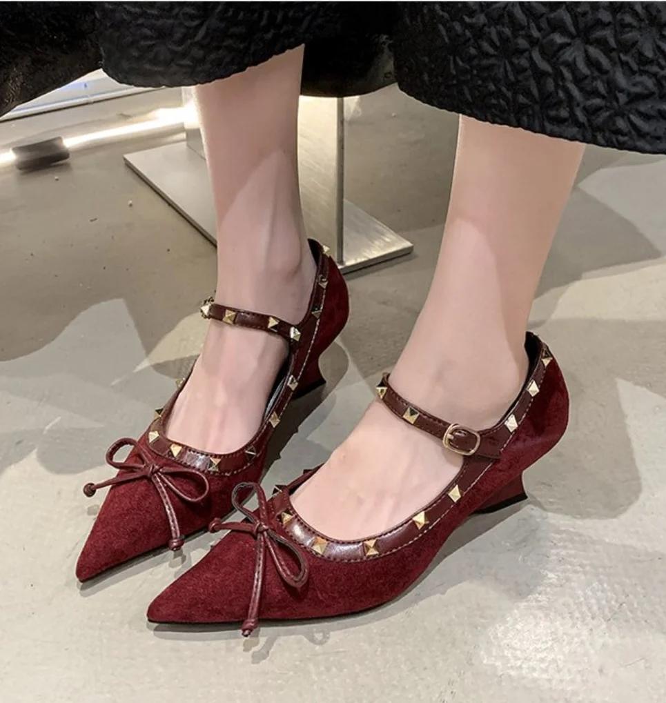 Retro Designer Red Bowknot Heel Women Shoes Pointed Toe Rivet Pumps Stripper Party Fotwear Female Wedges Mary Jane Shoes