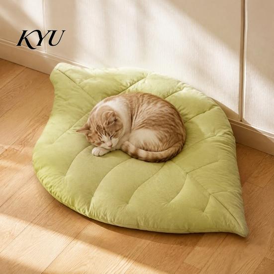 Non Slip Pet Mat for Furniture Leaf Shaped Mat, Soft Reversible Cat Sleeping Pad, Washable Natural Style Bedding Padded Dog Bed Sofa Floor Crate