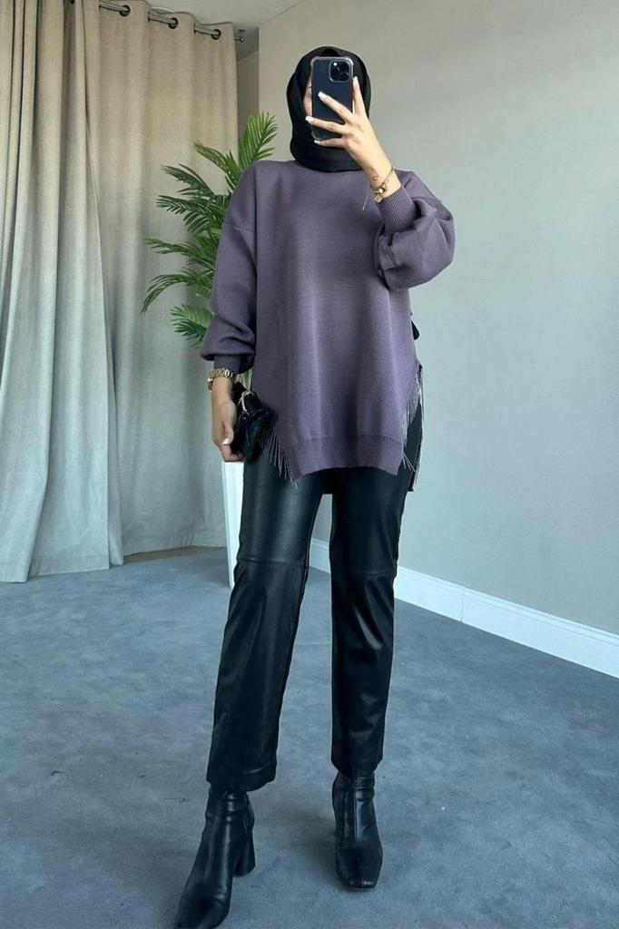 Langer Hijab-Pullover für Damen mit Rundhalsausschnitt, Ballonärmeln und Kette, detailliertem Schlitz