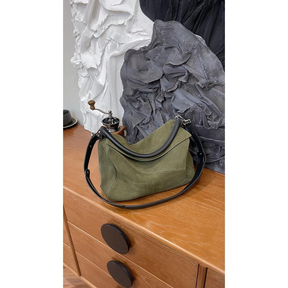 

Новая осенне-зимняя геометрическая сумка из матовой коровьей кожи, универсальная для поездок на работу, сумка-подушка через плечо, сумочка на одно плечо 32cm зелёный