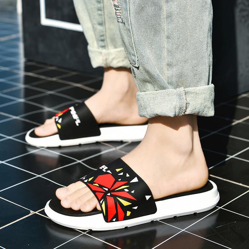 Neue kaputte Hausschuhe Herren Sommer Außenbekleidung dicksohlige rutschfeste verschleißfeste Mode coole Hausschuhe Herrenschuhe