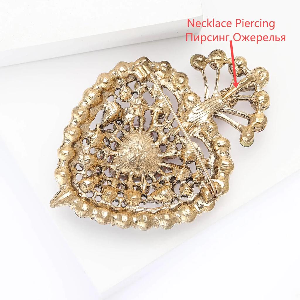 Vintage Rhinestone Heart Brooches for Women Unisexl Light Luxury Love Pins Event Funny Luxury Gifts New Year Friends Decoration