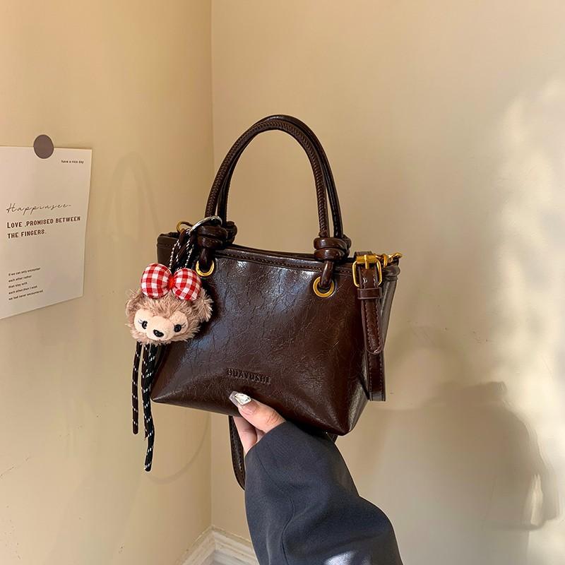 

Новая сумка-мессенджер, в ретро-стиле коричневого цвета, привлекающая внимание. кофейный