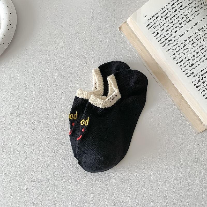 Spring and Summer Thin Women's Socks with Embroidered Letters, Cartoon Smiling Faces, Invisible and Non-dropping Heels