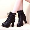 Damen Stiefel mit klobiger Plateausohle aus weichem Leder - Britischer Martin-Stil, Schwarz, Hoher Absatz, Herbst/Winter-Kollektion 2025.
