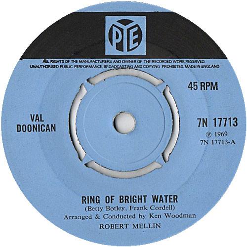 

7inch Record VAL DOONICAN - Ring Of Bright Water 7N17713 Pye Records 1969 UK Pop Used