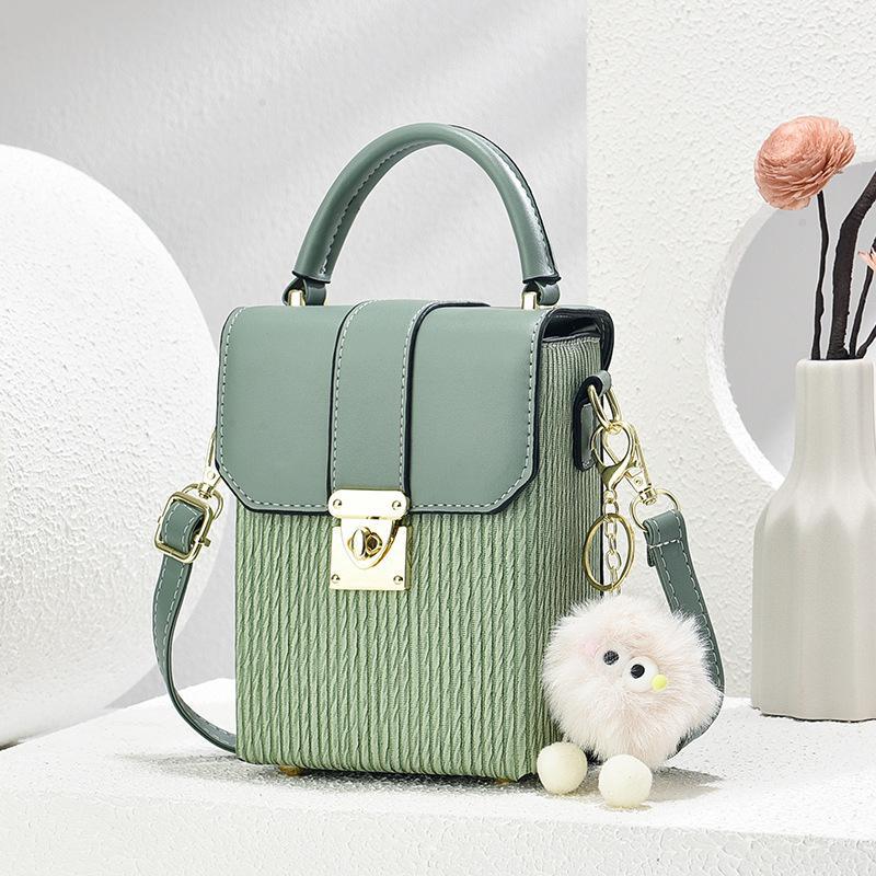 

Handbag Fashion square small bag Mobile phone bag Plush pendant Simple shoulder messenger bag 13*7*17cm зелёный