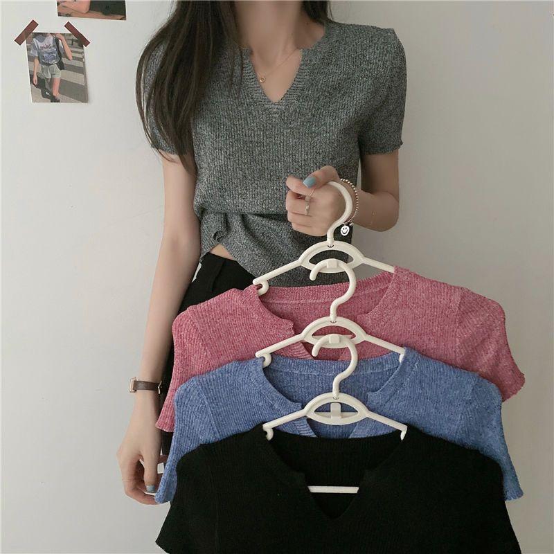 Grey V-neck Short Sleeved T-shirt for Women's Summer Thin Design Sweet and Spicy Girl Slim Fit Short Knitted Top