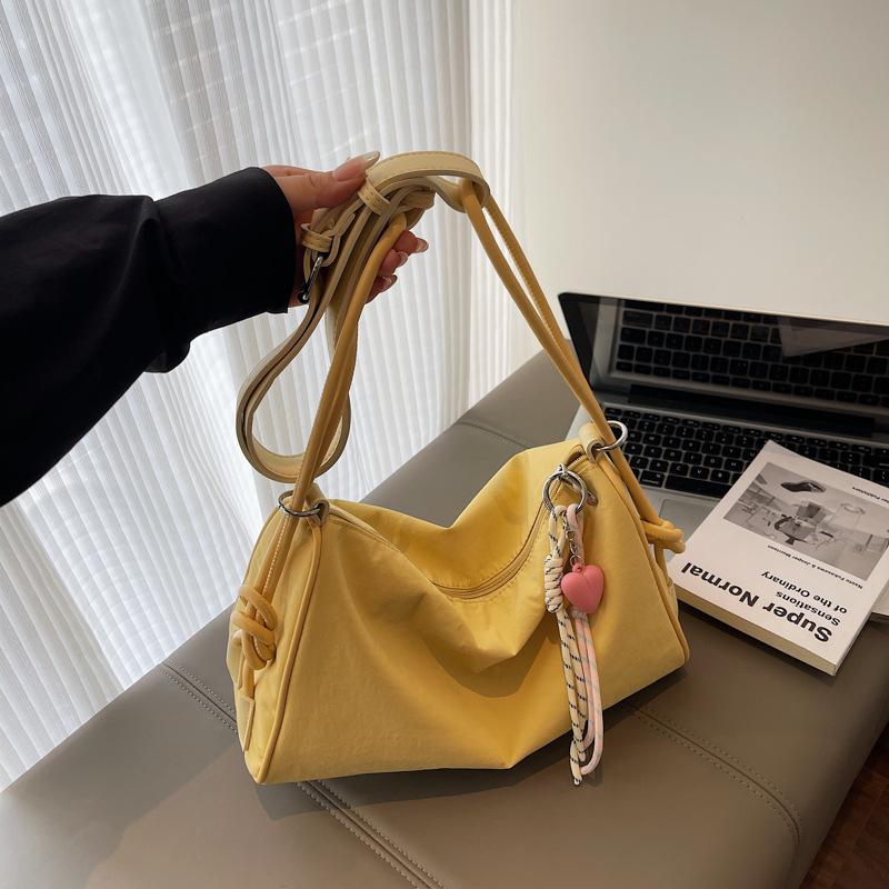 

Summer bag women s 2025 new solid color casual messenger bag high sense simple tote bag niche foreign style women s bag 32*13*21