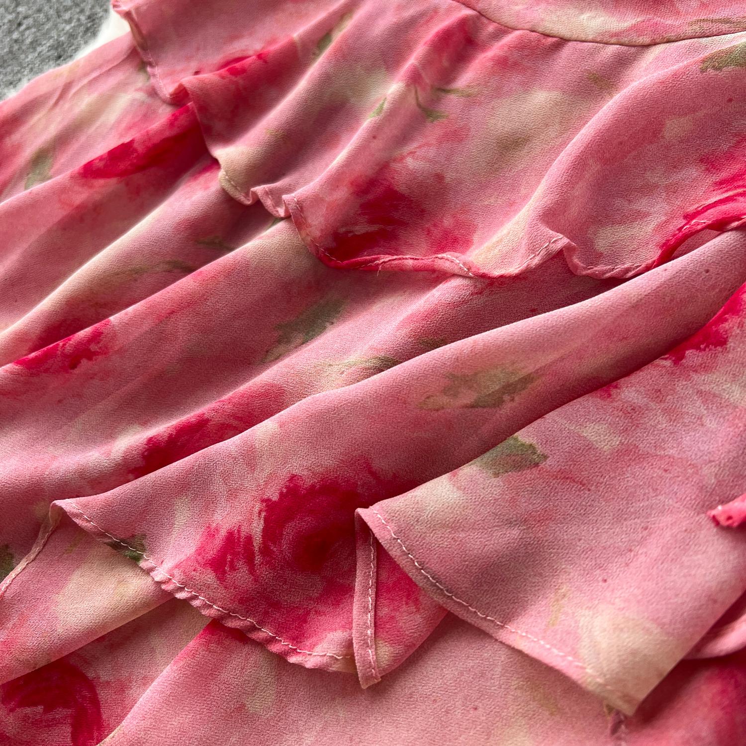 Французское темпераментное длинное платье с v-образным вырезом на талии и цветочным — фото 13