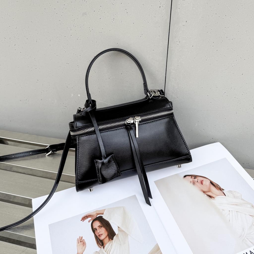 Small And Niche Design Large Leather Handbag Women's 2025 New Style Simple Temperament Single Shoulder Crossbody Bag