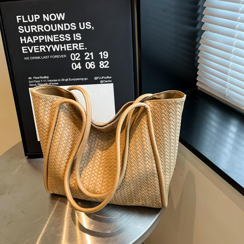 Large-capacity commuter bag women's autumn and winter versatile new casual shoulder shopping bag simple tote bag