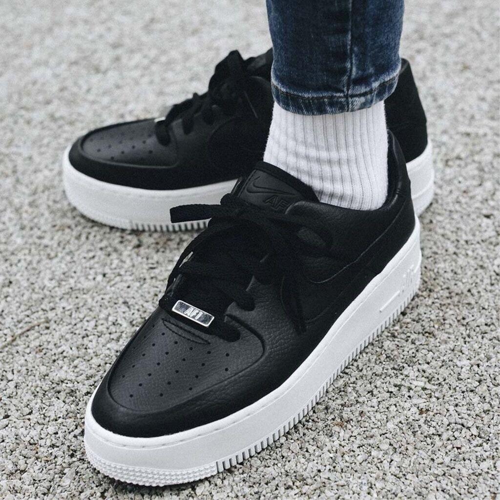 Кроссовки Nike Air Force 1 Sage Low Women черный/белый/черный