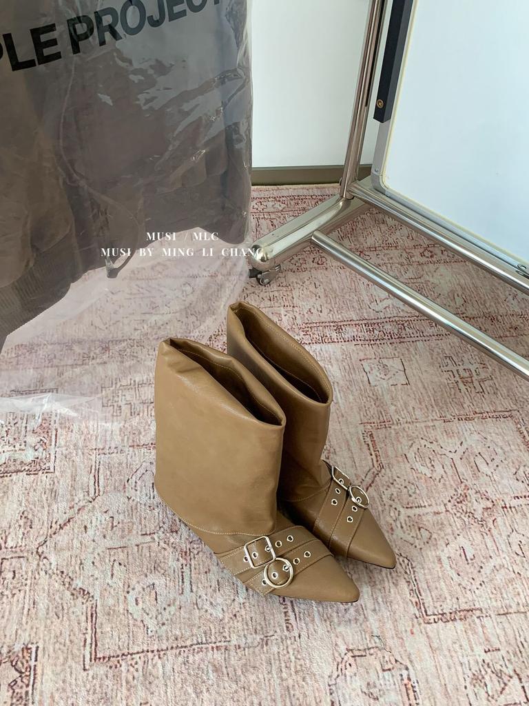 Autumn and winter new inner height increase pointed double belt buckle knight boots fashionable mid boots Martin boots