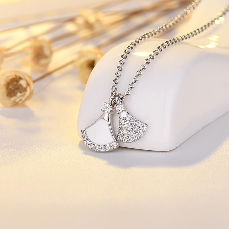 Double Fan Necklace for Women's Temperament Skirt Pendant Light Luxury Collarbone Chain