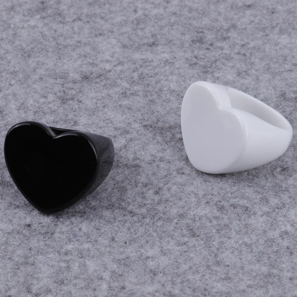 New 2025 Trend Black White Black Heart Resin Ring Geometric Round Big Heart Rings for Women Girls Fashion Party Jewelry Gifts