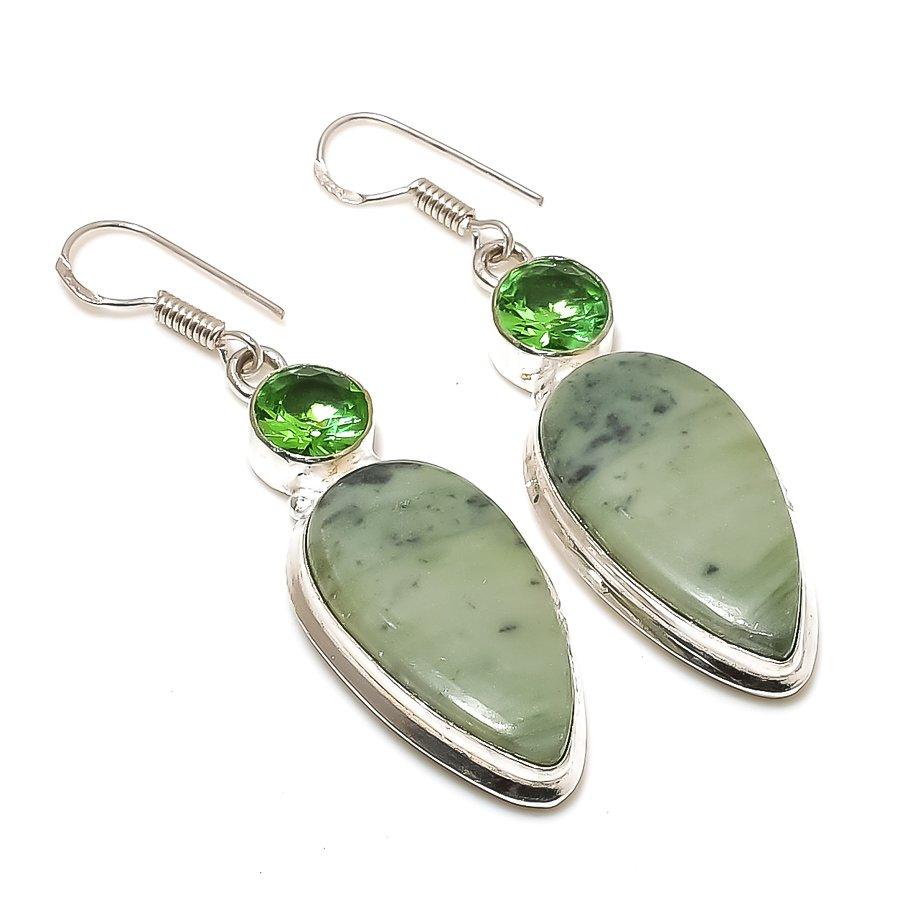 

Этнические ювелирные серьги ручной работы с императорским опалом и драгоценным камнем цаворит 2,29 дюйма SR-2055