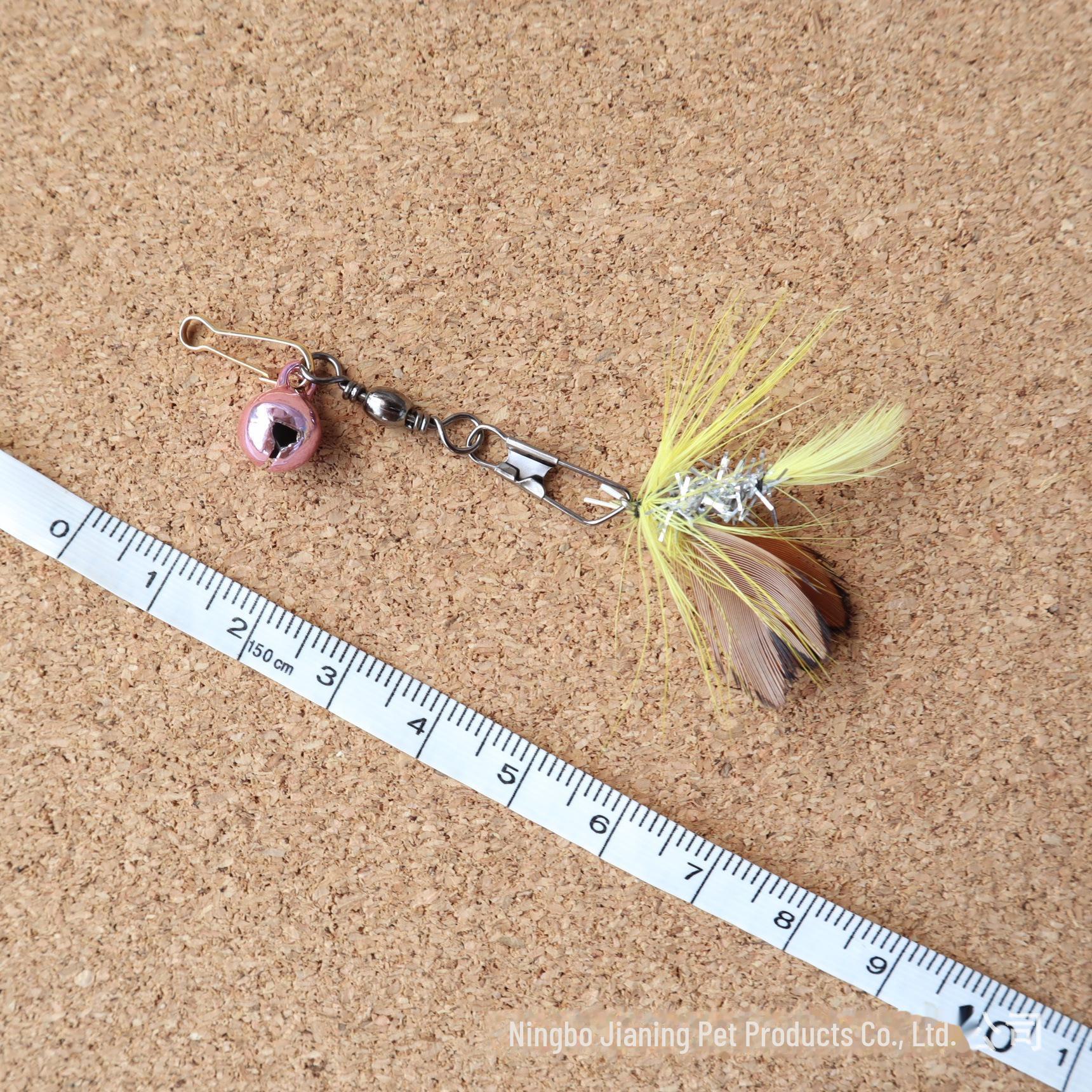 

«Игрушка-дразнилка для кошек»: Подвеска в виде насекомого с колокольчиком и сменной головой