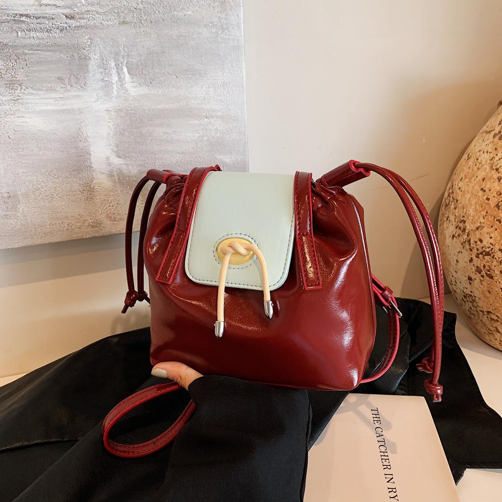 Fashion Trend Contrasting Retro Style Bag New Niche Design Single Shoulder Diagonal Cross Drawstring Bucket Bag