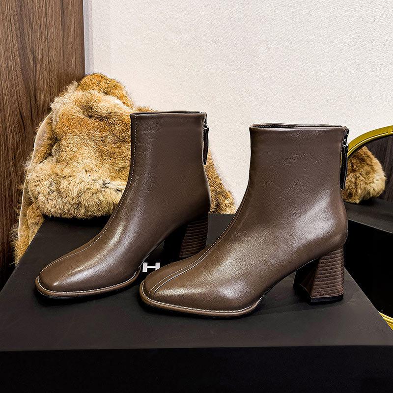 Fyrkantig tå högklackade stövlar 2024 nya korta stövlar dam vår och höst enkelstövlar dragkedja bak vinter tjock klack tunna mellanhöga stövlar