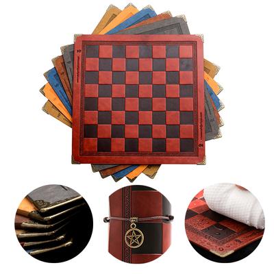 Schachbrett 9 Farben Geprägtes Design Leder Tischspiel Tragbar Universal Luxus Dame Schach Intellektuelles Spielzeug Geschenk