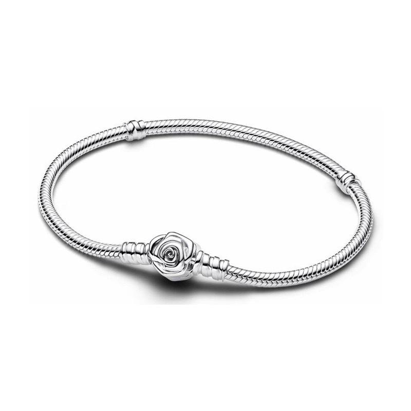 

Pan s Silver-Plated White Copper Bracelet with Round Clasp, Crown Bangle Design, and Snake Bone Chain – Compatible with DIY Beads. 16 cm