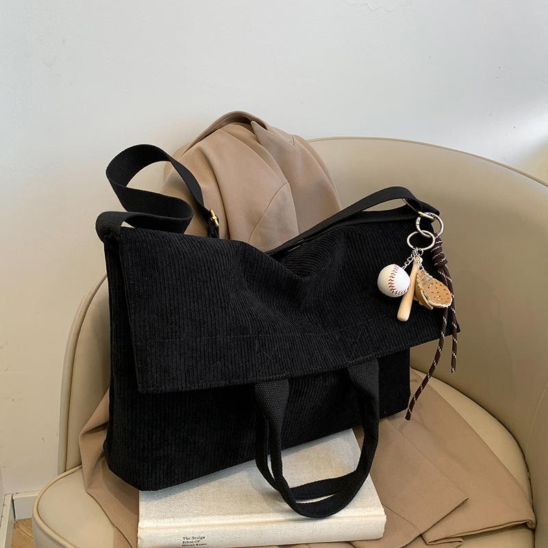 

Сумка женская осенне-зимняя новая большая вместительная сумка-тоут для поездок на работу, студенческая сумка через плечо, сумка-мессенджер, нишевая повседневная тканевая сумка no pendant чёрный