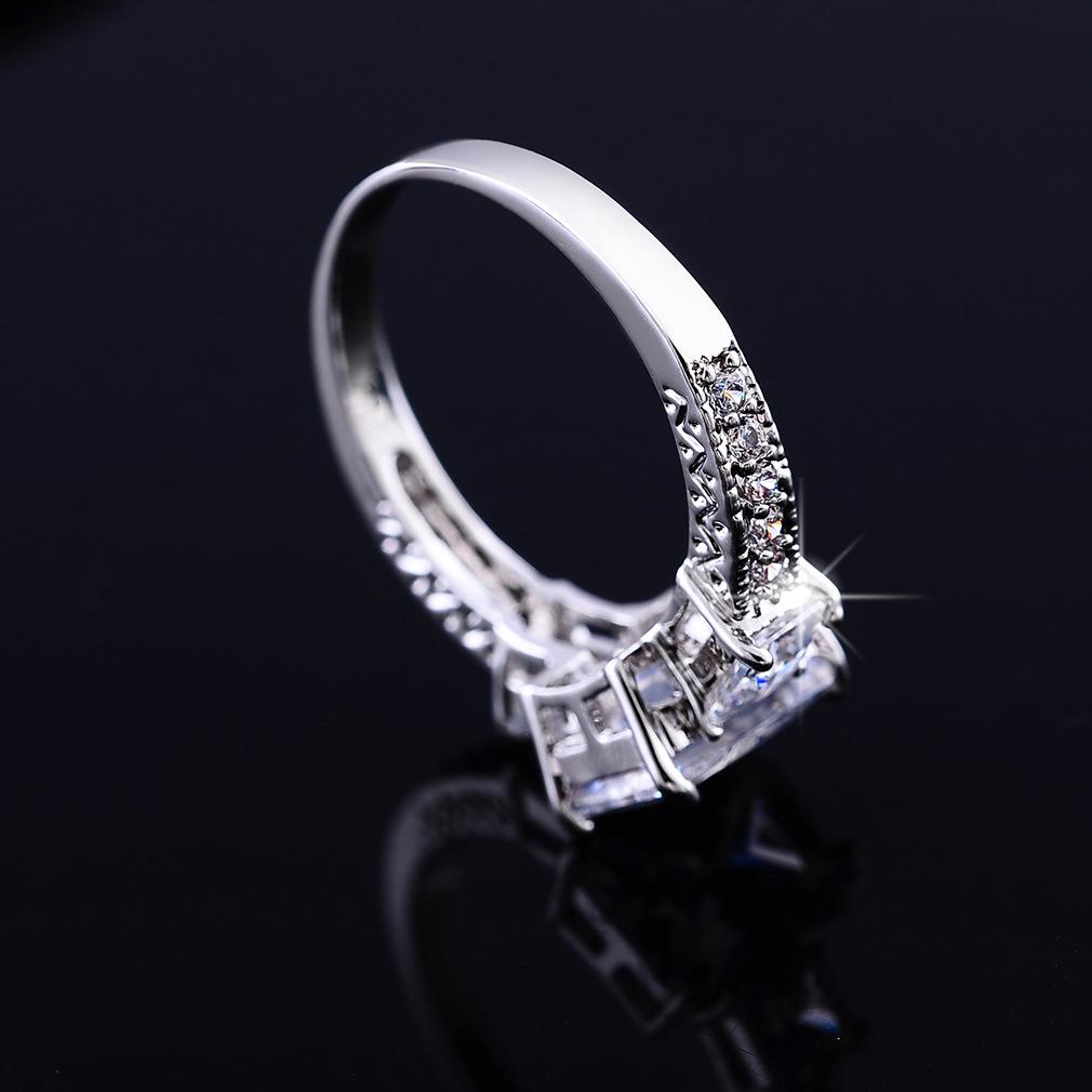 Women's Gold-plated Clear Zircon Ring Elegant Luxury Crystal Zircon Ring