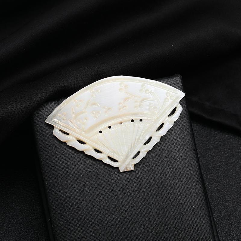 

Natural freshwater shell fan brooch Chinese style temperament cheongsam pin high-end suit anti-light corsage woman