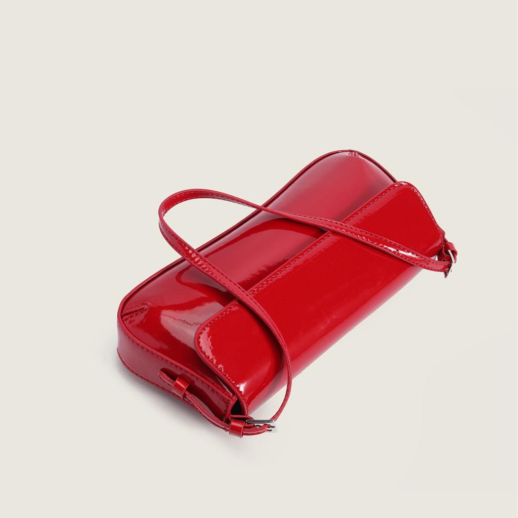 Red Bag Underarm Bag Spring and Summer New Product Fashion Simple Commuter Flip Retro Red Shoulder Bag