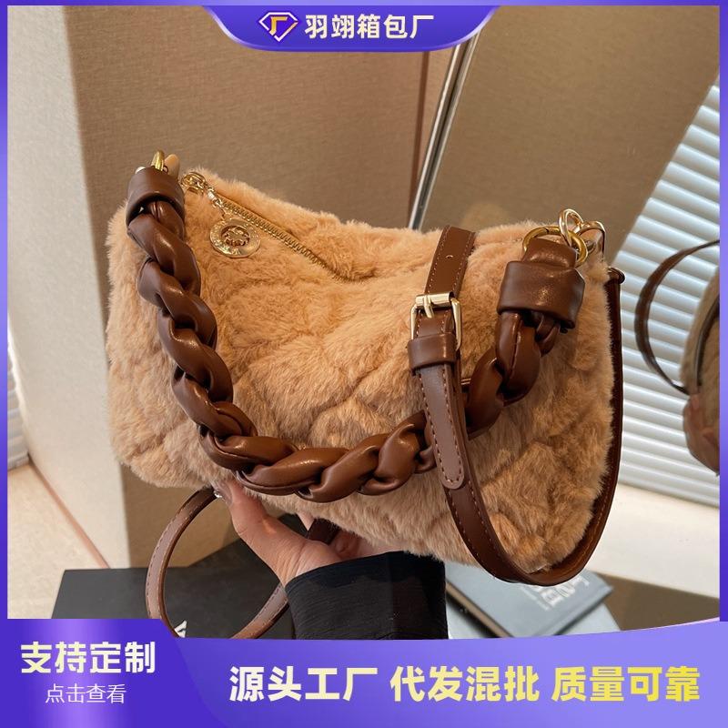 Popular Handbag Bag Women's Autumn and Winter New Fashion Plush Shoulder Bag Commuter Messenger Bag