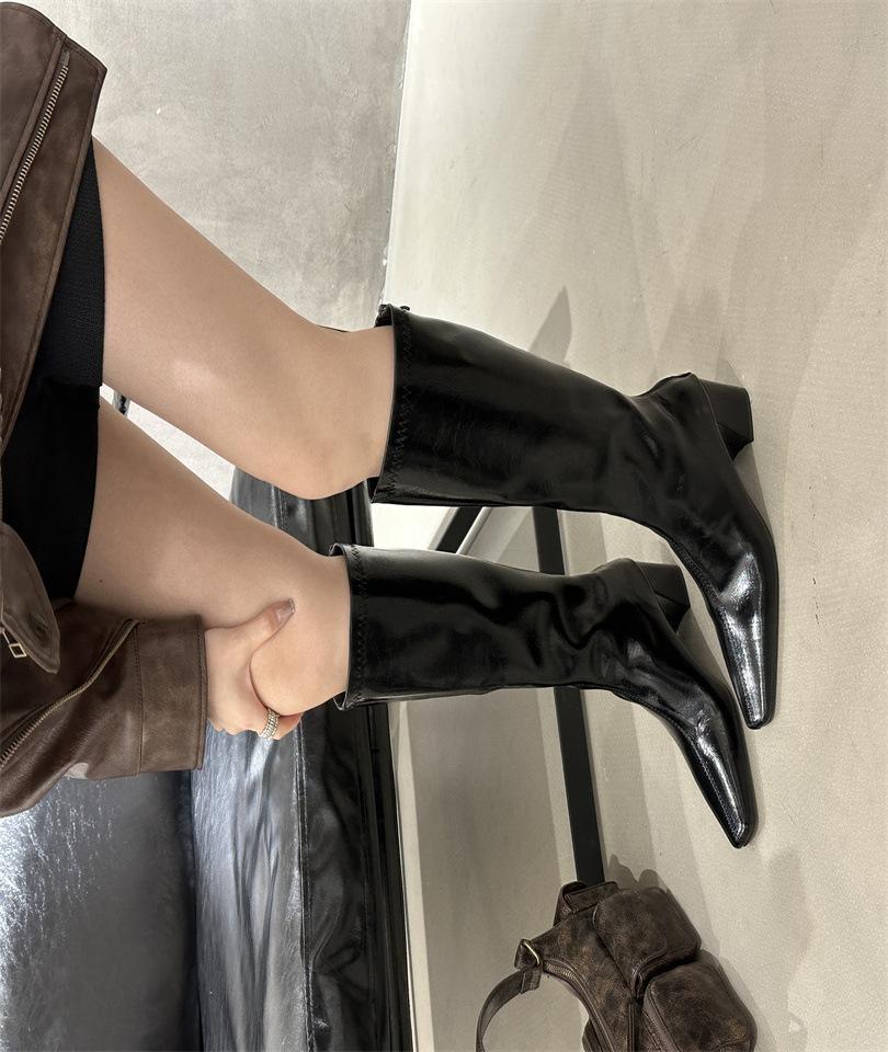 2025 new autumn and winter French beautiful fashion boots thin boots retro thick heel short boots pointed temperament versatile short boots