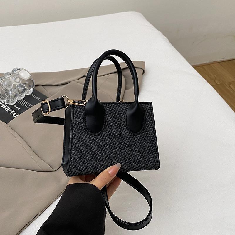 

Summer new bag women s fashion simple shoulder bag portable small square bag women s bag casual commuter messenger bag