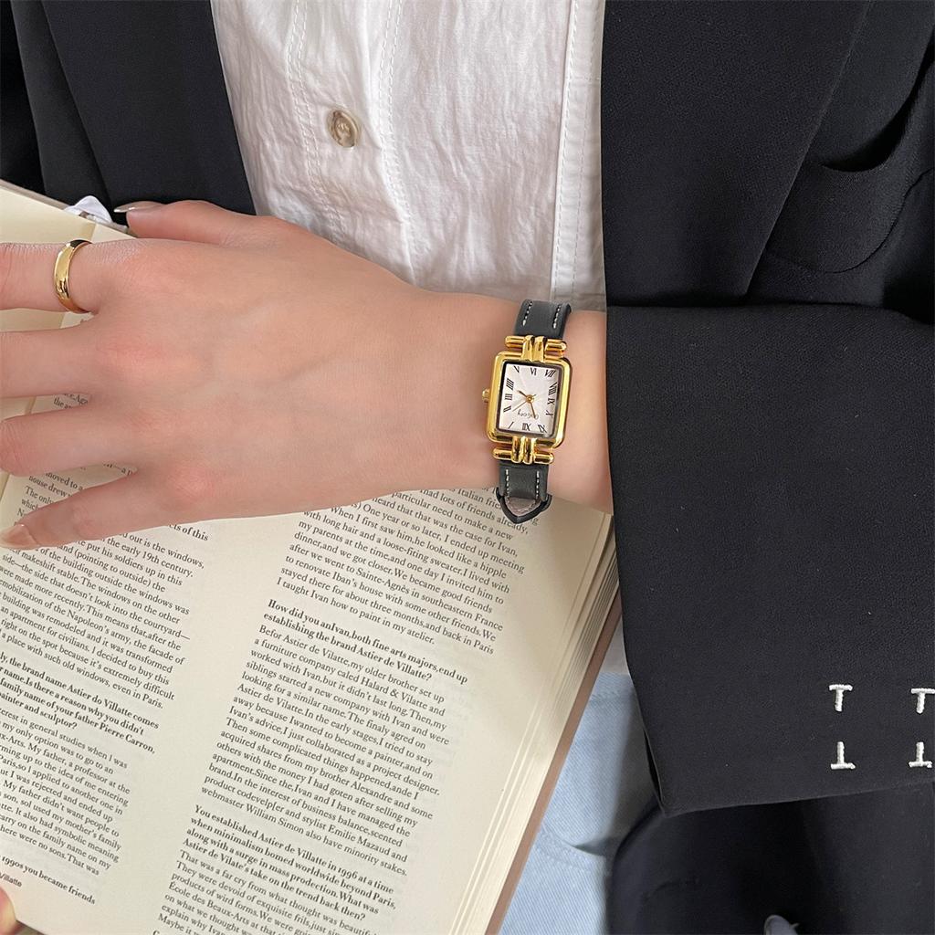 Fashion Small Square Watch Simple Roman Scale Retro Exquisite Small And Versatile Sugar Cube Medieval Watch Women