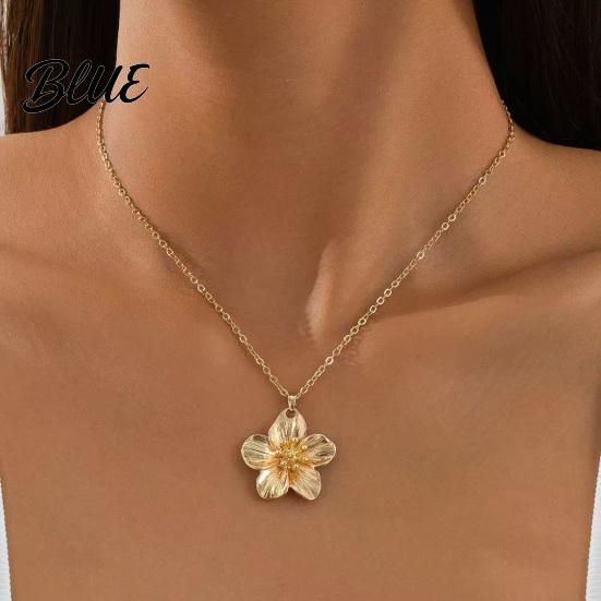 High-quality Necklace Flower for Women Metal Pendant Charming Hypoallergenic Jewelry