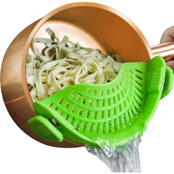 AUOON Clip On Strainer Silicone for All Pots and Pans, Pasta Strainer Clip On Food Strainer for Meat Vegetables Fruit Silicone Kitchen Colander