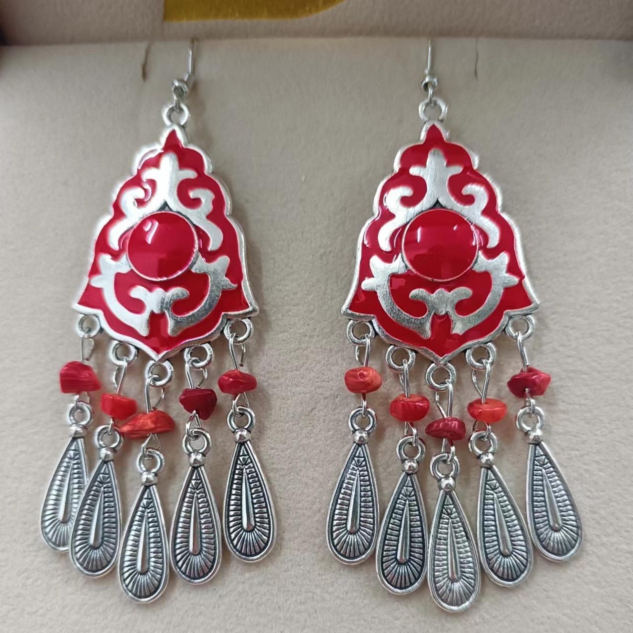 

Модні сережки-краплі для жіночих прикрас червоний