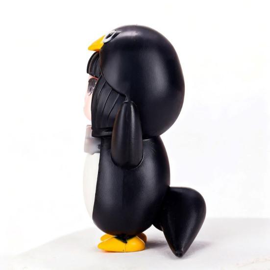 Small Penguin Doll Figurine Cute Cartoon Penguin Figure Collectible Ornament for Office Desk Car Dashboard Decor