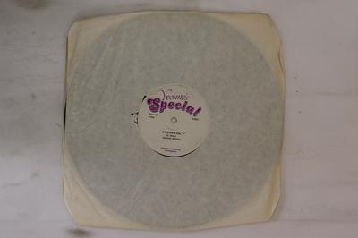 12inch Record DENNIS BROWN - Deceiving Girl / Dance Hall Mix YS016 Yvonne's Specia 1984 UK Reggae, Ska & Dub Used