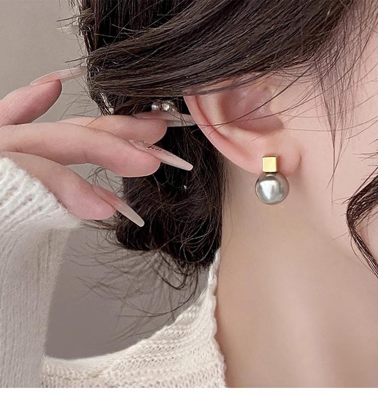 Grey earrings 2026 new popular item, light luxury high-end feeling earrings, female niche temperament commuting autumn and winter earrings