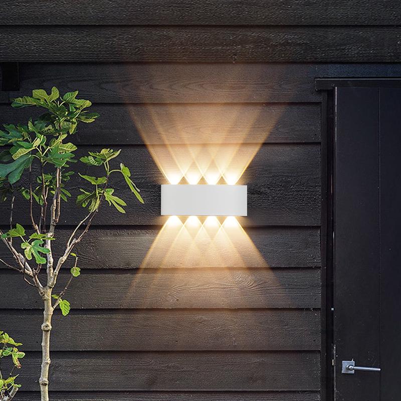 Ultracienka wodoodporna lampa ścienna LED na balkon, korytarz, klatkę schodową, do przedpokoju lub przy łóżku - minimalistyczny skandynawski design.