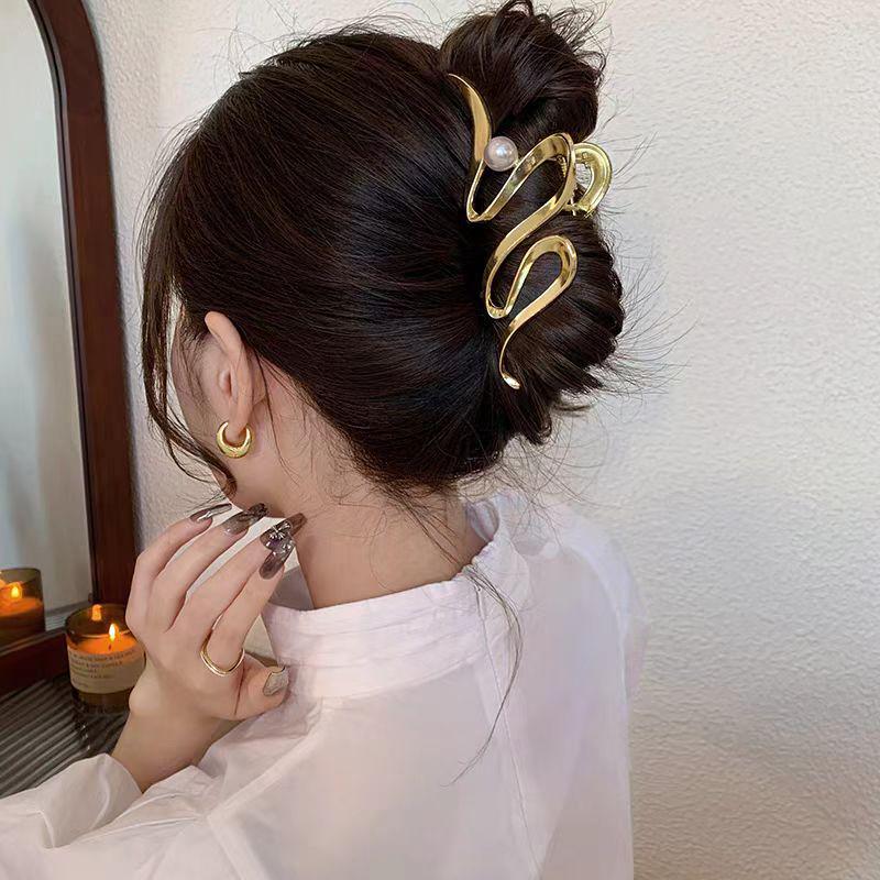 

Korean Pearl Flower Hair Claw Clip for Women - Elegant Temperament Style