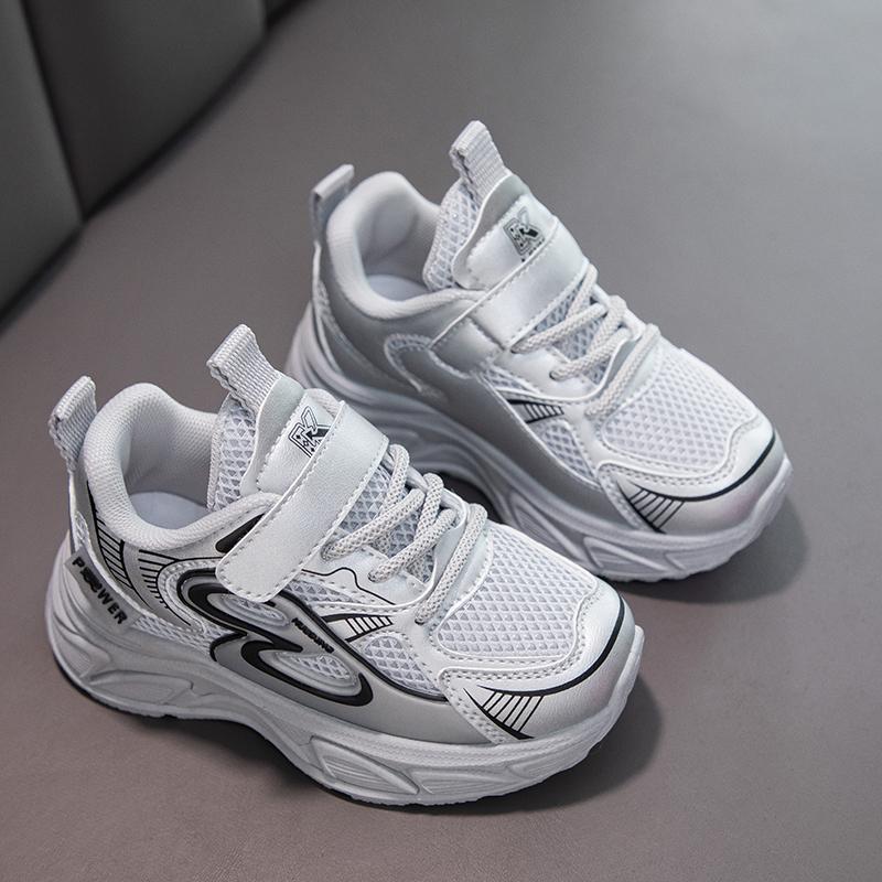 

Трендові дитячі кросівки з м’якою підошвою, зручні кросівки для бігу. Студентська мода для хлопчиків і дівчаток. Повсякденне дихаюче спортивне взуття. 37 срібний