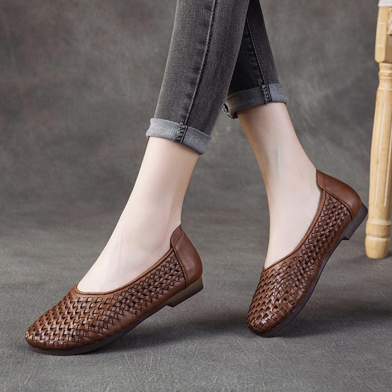First layer cowhide mother shoes women's 2025 summer new hollow hole shoes leather flat bottom retro woven sandals women