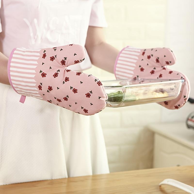A Pair of 2pcs Pastoral Style Thickened Plaid Microwave Oven Thermal Insulation Gloves Microwave Oven Gloves Anti-scalding Gloves