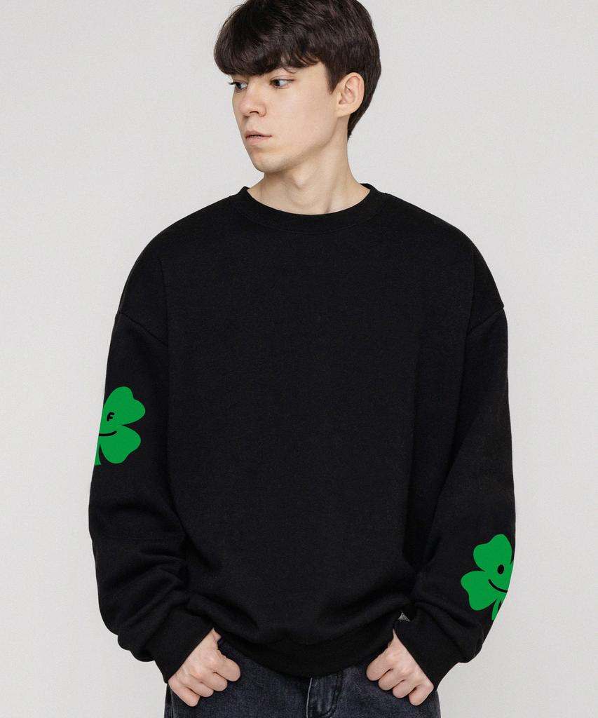GRAVER [Unisex] Multi Clover Smile Drawing Sweatshirt_Black