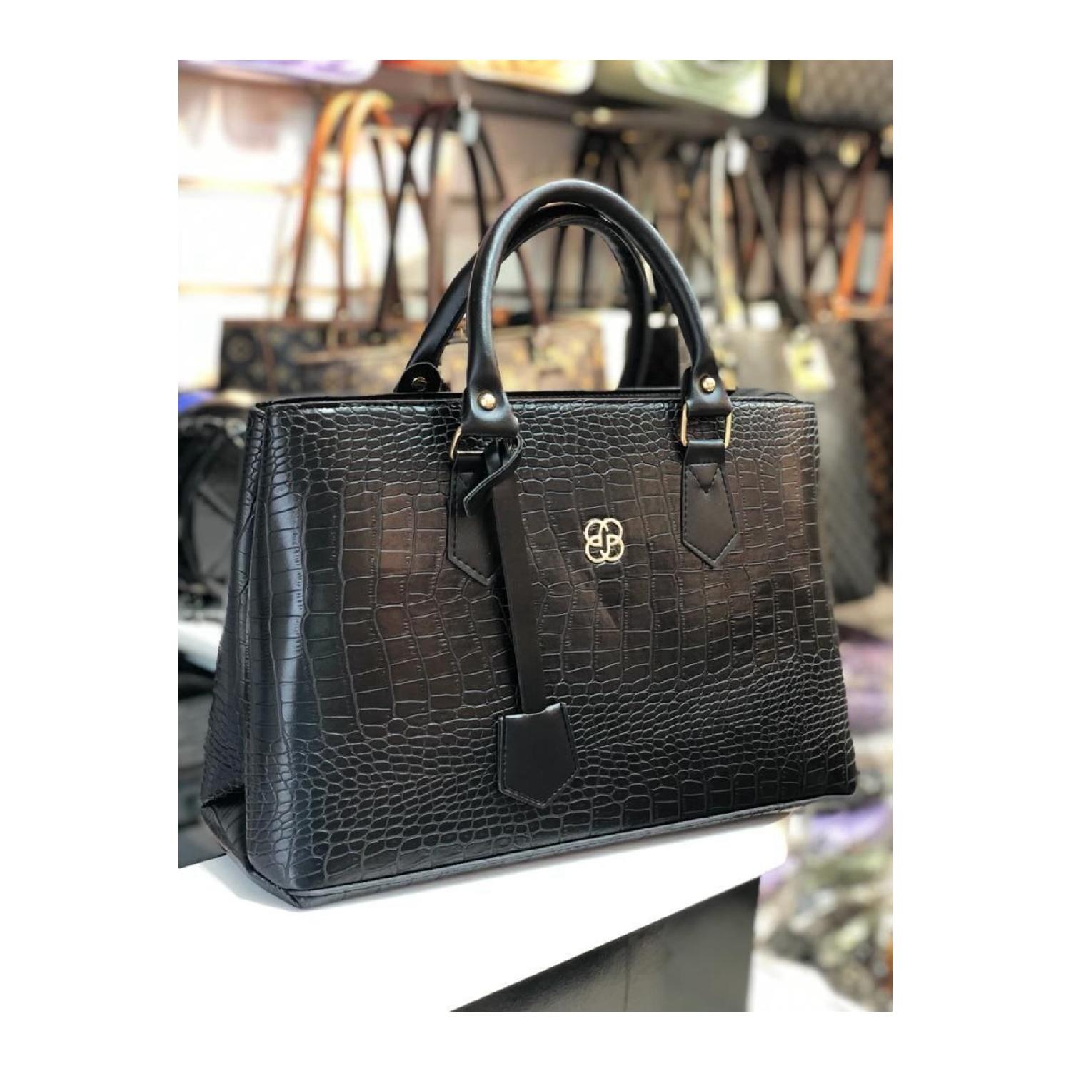 

Кожаная женская сумка большого размера Madam Karoko через плечо и на руку M